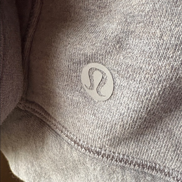 Lululemon Broken Beats Hoodie
Heathered Glacier Grey M/L - Picture 7 of 8